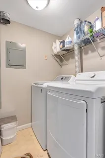 $180,000 | 5133 Hollow Wood Court, Unit A, St. Louis, MO 63128