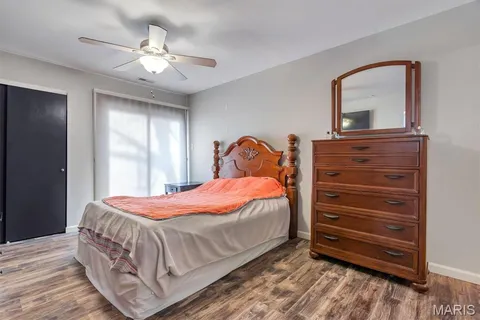 $180,000 | 5133 Hollow Wood Court, Unit A, St. Louis, MO 63128