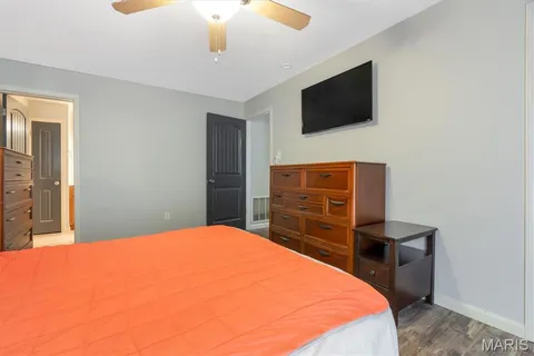 $180,000 | 5133 Hollow Wood Court, Unit A, St. Louis, MO 63128