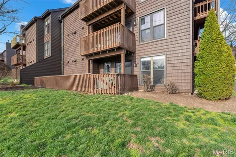 $180,000 | 5133 Hollow Wood Court, Unit A, St. Louis, MO 63128