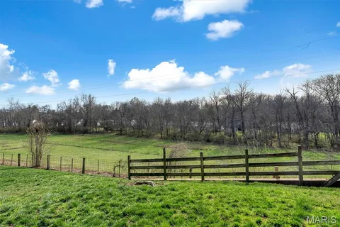 $180,000 | 5133 Hollow Wood Court, Unit A, St. Louis, MO 63128