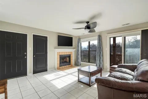 $180,000 | 5133 Hollow Wood Court, Unit A, St. Louis, MO 63128