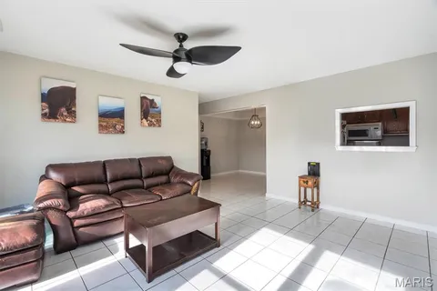 $180,000 | 5133 Hollow Wood Court, Unit A, St. Louis, MO 63128