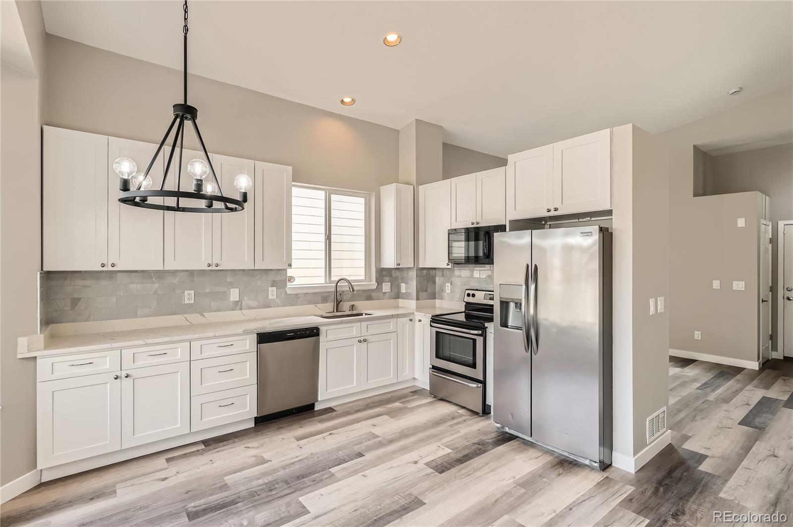 10626 Cherrybrook Circle Highlands Ranch, CO 80126 - Photo 8 of 37