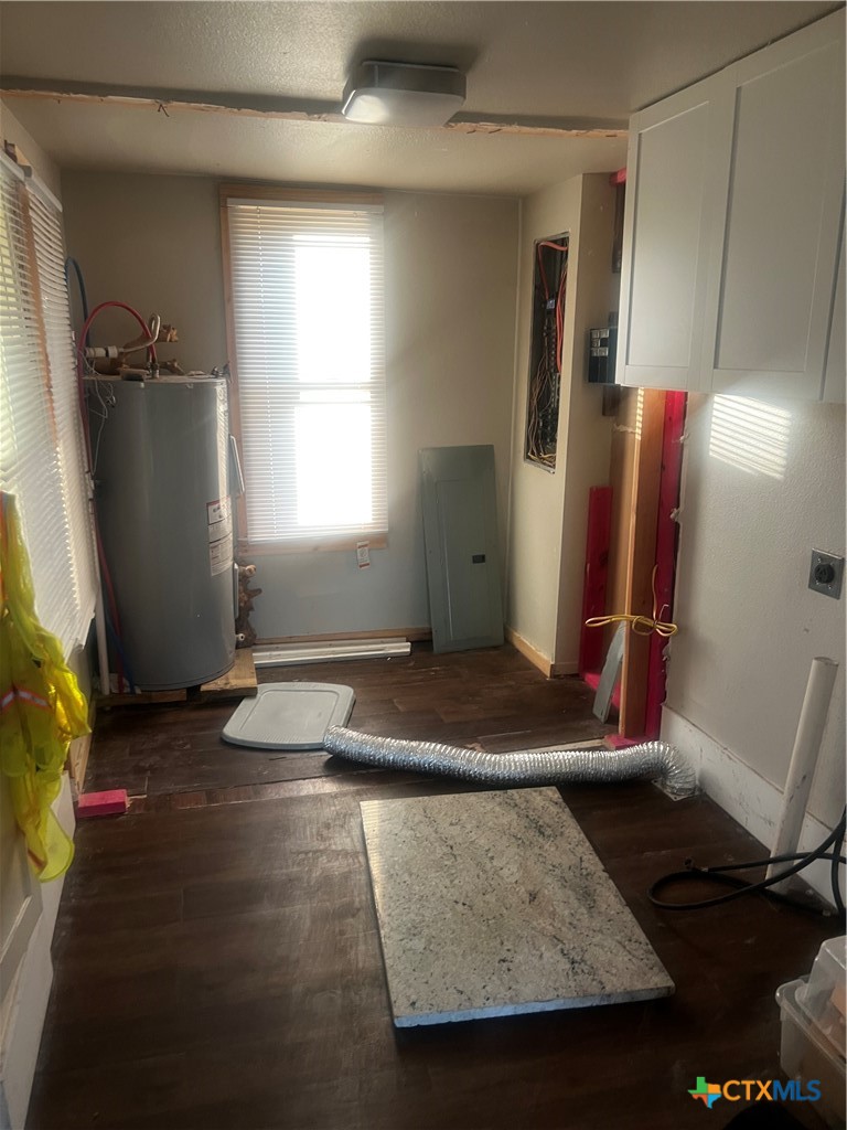 605 East Rogers Cemetery Road Rogers, TX 76569 - Photo 8 of 29 a view of a living room