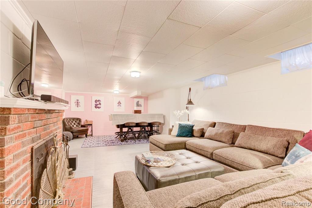 1859 Oxford Road Grosse Pointe Woods, MI 48236 - Photo 26 of 47