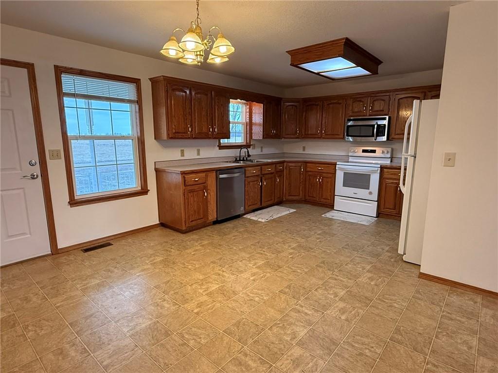 1007 North Main Street Diamond, MO 64840 - Photo 8 of 37