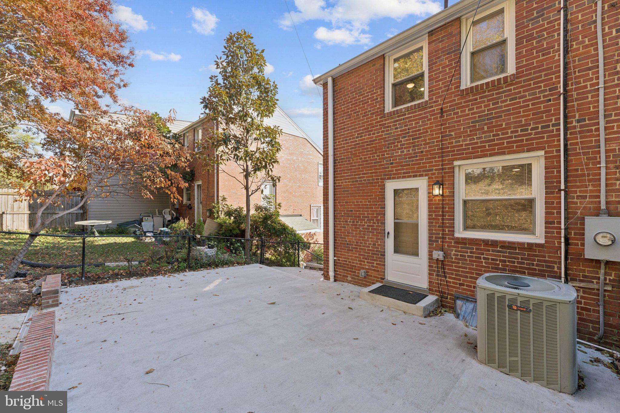 3621 South Kemper Road Arlington, VA 22206 - Photo 20 of 22 a view of a house with a yard