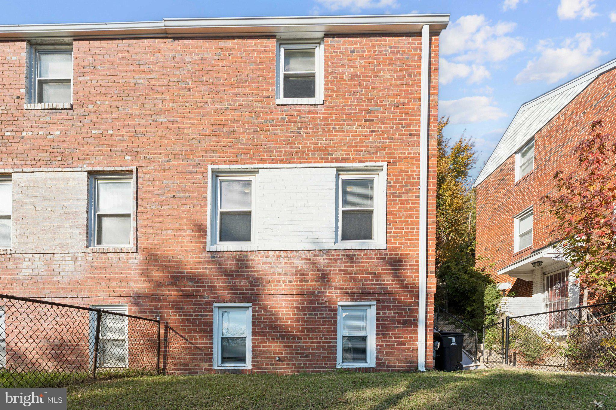 3621 South Kemper Road Arlington, VA 22206 - Photo 3 of 22 a front view of a house with a yard