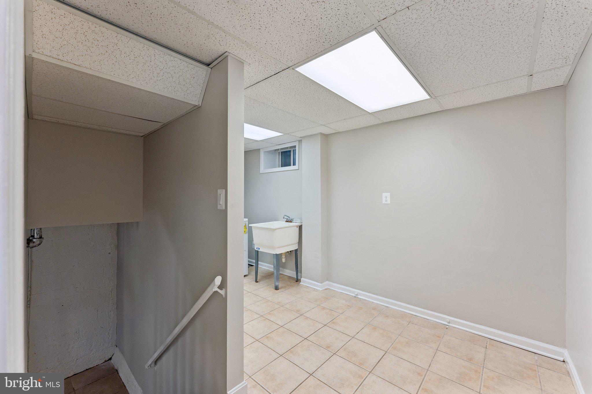 3621 South Kemper Road Arlington, VA 22206 - Photo 10 of 22 a bathroom with a sink and a toilet