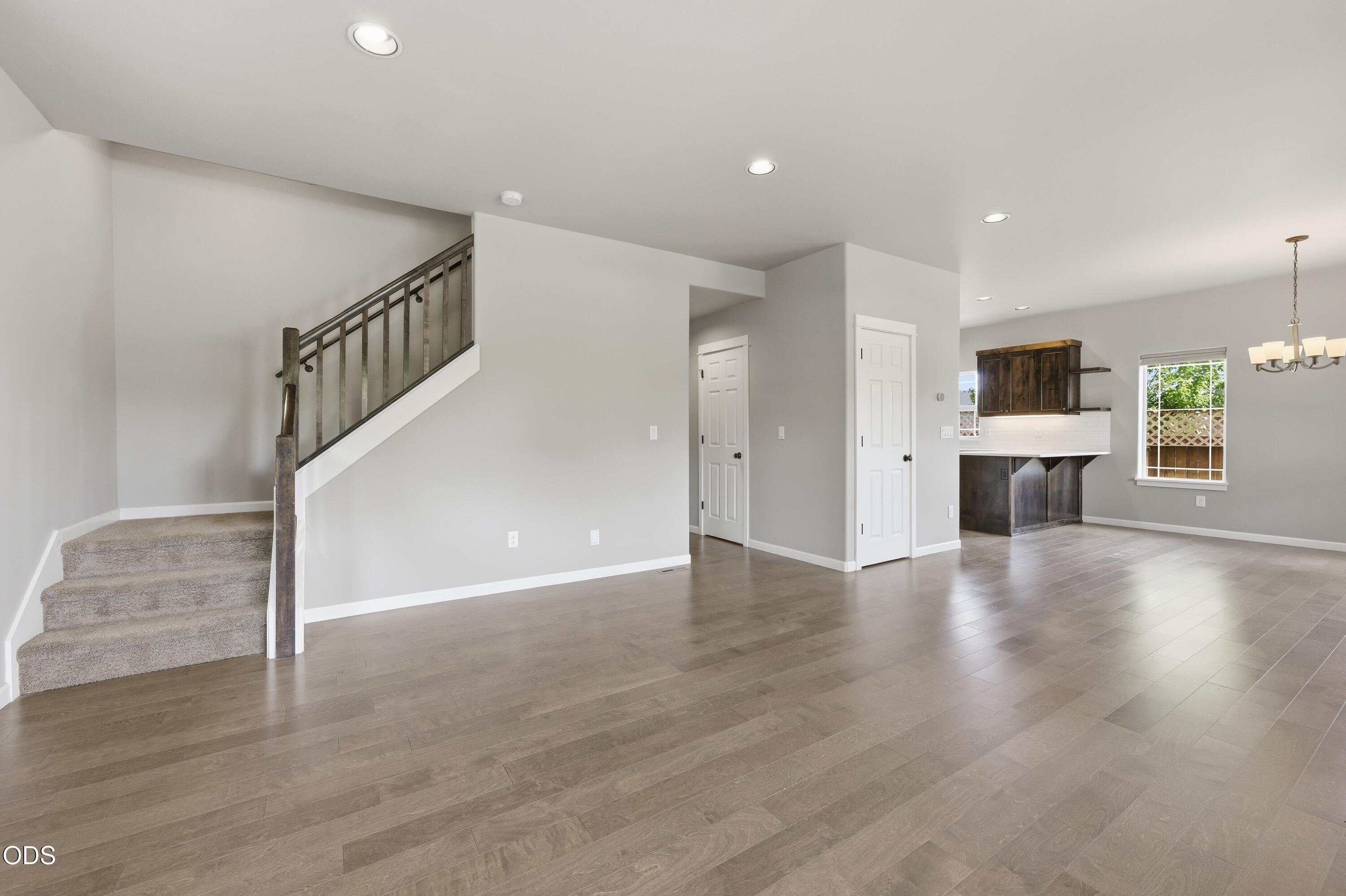 62719 Hawkview Road Bend, OR 97701 - Photo 15 of 55
