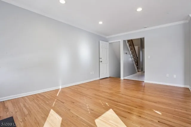 $3,950 | 13 Eton Court, Bedminster, NJ 07921