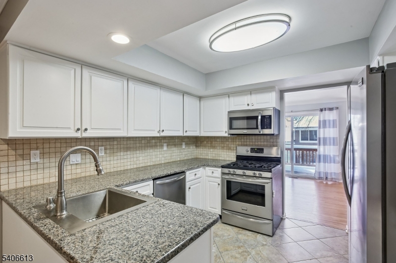 13 Eton Court Bedminster, NJ 07921 - Photo 14 of 50