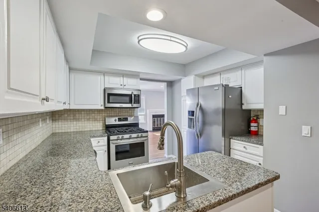 $3,950 | 13 Eton Court, Bedminster, NJ 07921