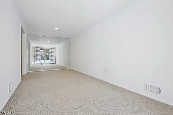 $3,950 | 13 Eton Court, Bedminster, NJ 07921