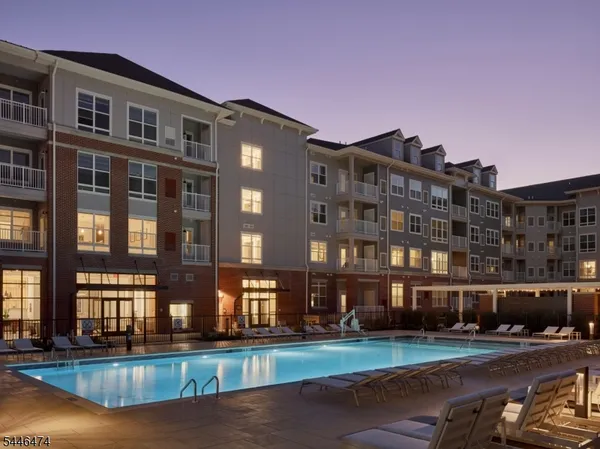 $3,550 | 100 Eisenhower Parkway, Unit C1, Livingston, NJ 07039