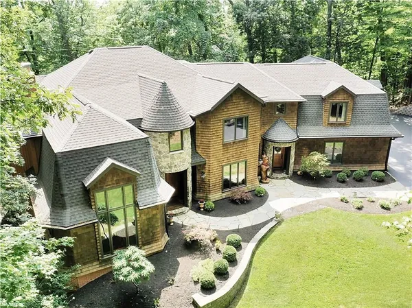 $1,299,900 | 42 Lake Lacoma Drive, Perinton, NY 14534