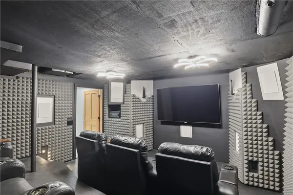 $1,299,900 | 42 Lake Lacoma Drive, Perinton, NY 14534