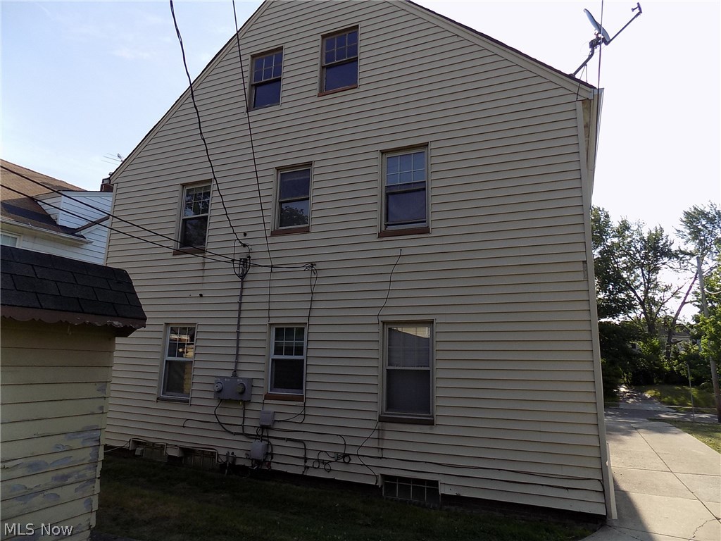 3348 Colwyn Road Cleveland, OH 44120 - Photo 3 of 16