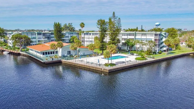 $2,295 | 2731 Taft Street, Unit 410, Hollywood, FL 33020