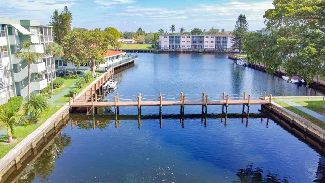 $2,295 | 2731 Taft Street, Unit 410, Hollywood, FL 33020