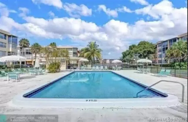 $2,295 | 2731 Taft Street, Unit 410, Hollywood, FL 33020