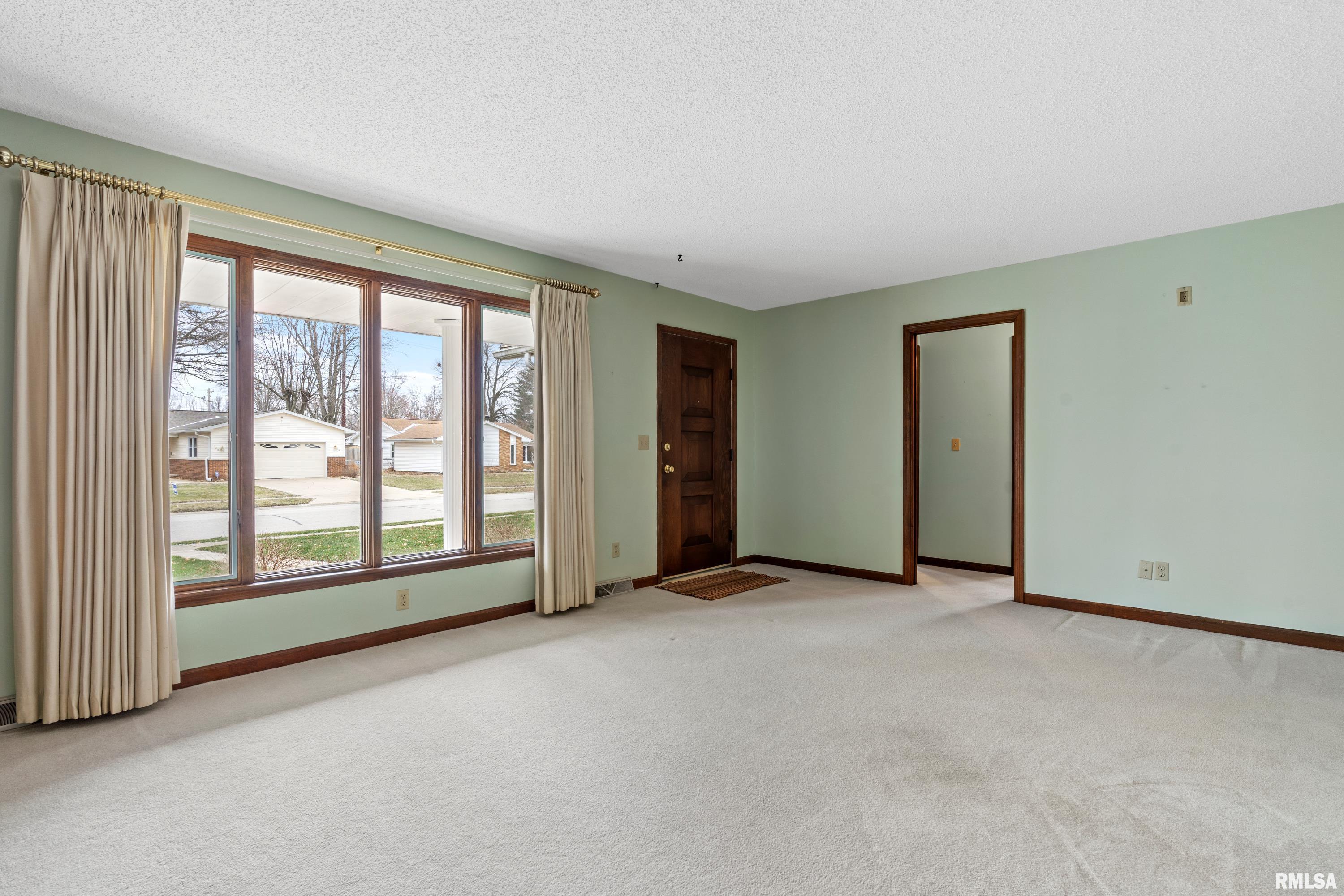 225 Saxon Drive Springfield, IL 62704 - Photo 6 of 20