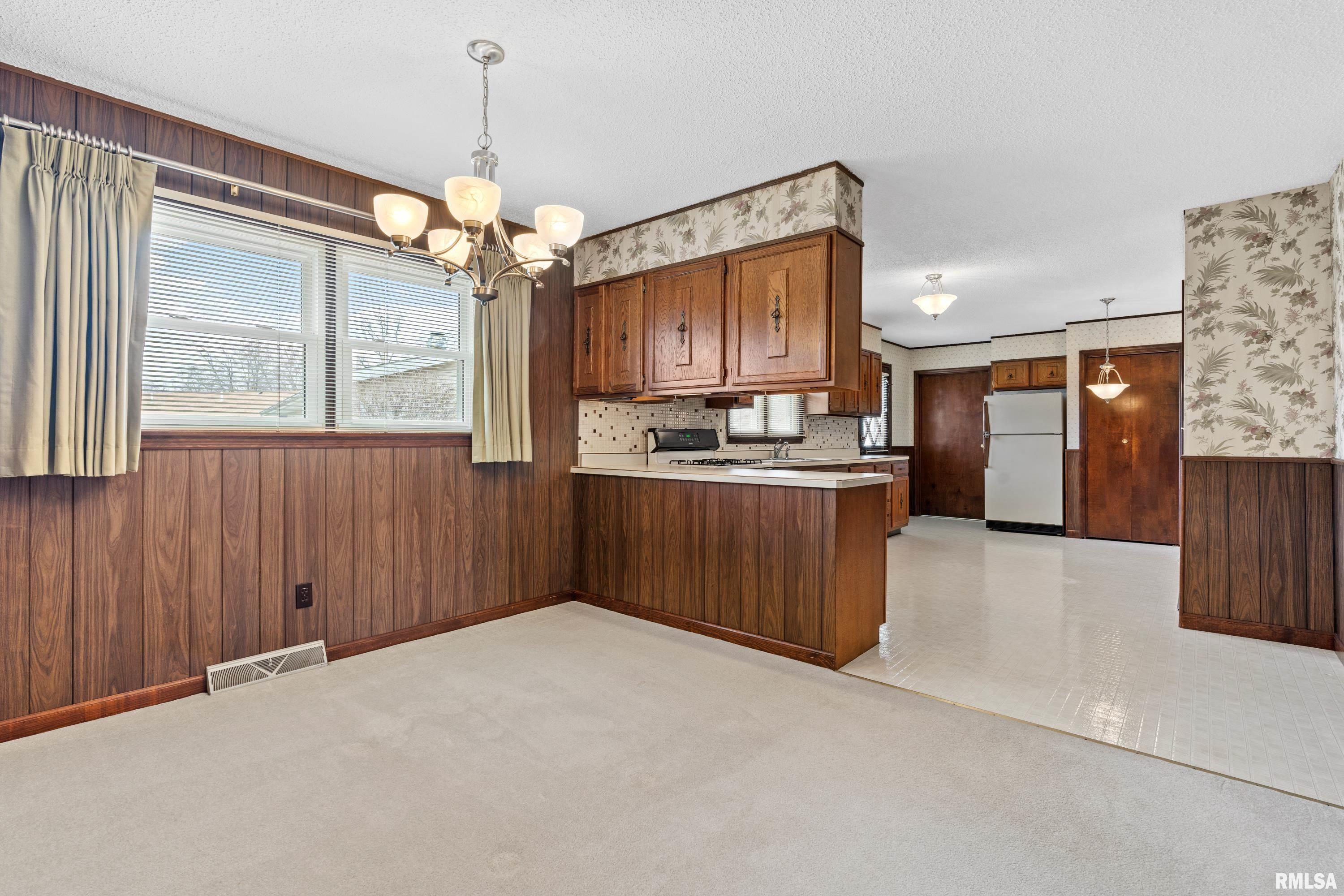 225 Saxon Drive Springfield, IL 62704 - Photo 7 of 20