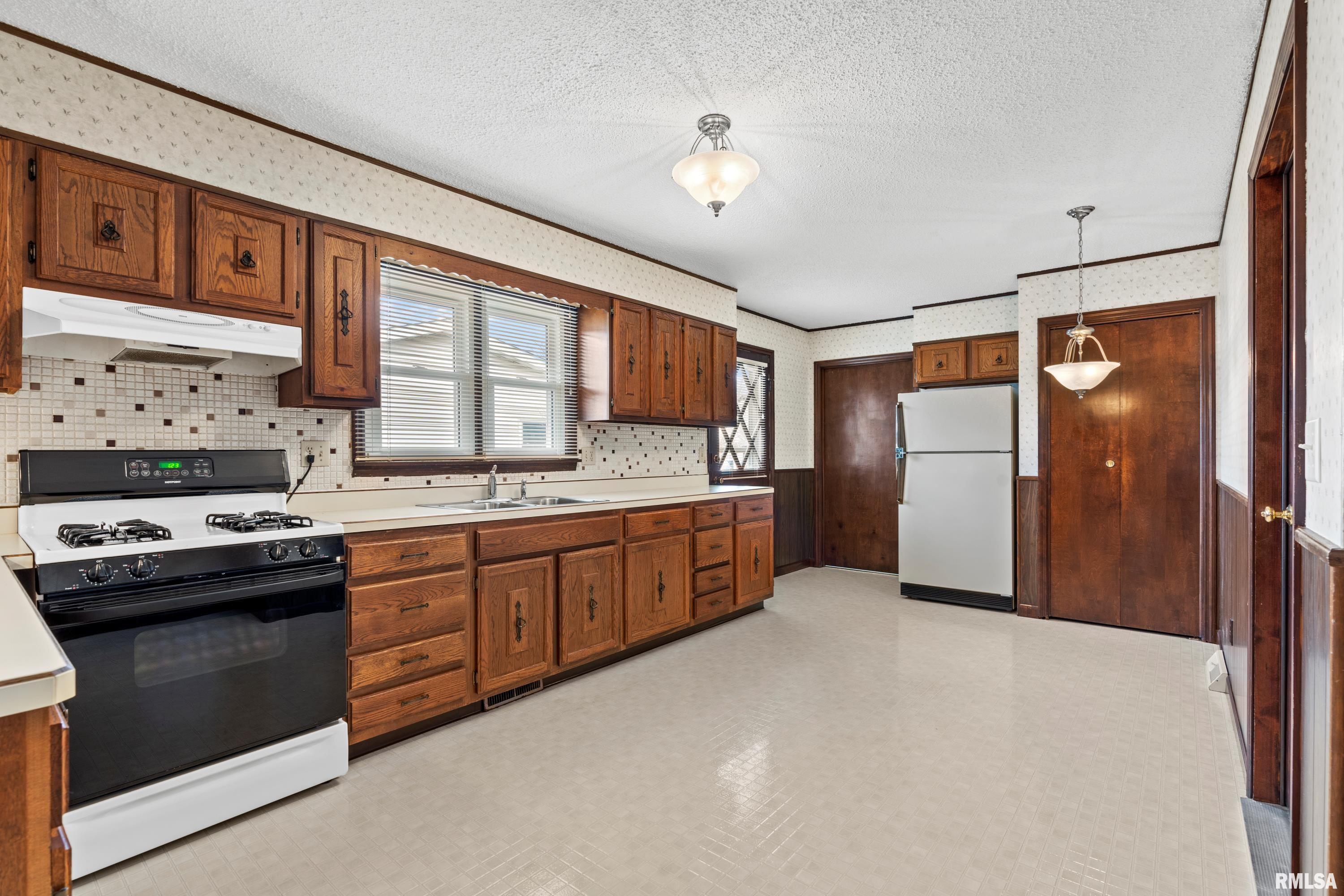 225 Saxon Drive Springfield, IL 62704 - Photo 8 of 20