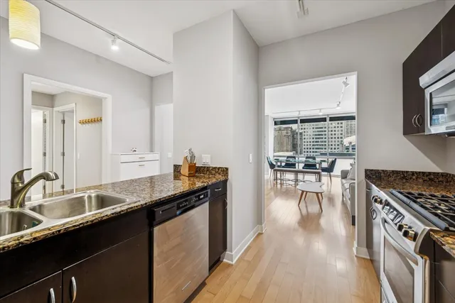 $2,400 | 8 East Randolph Street, Unit 1806, Chicago, IL 60601