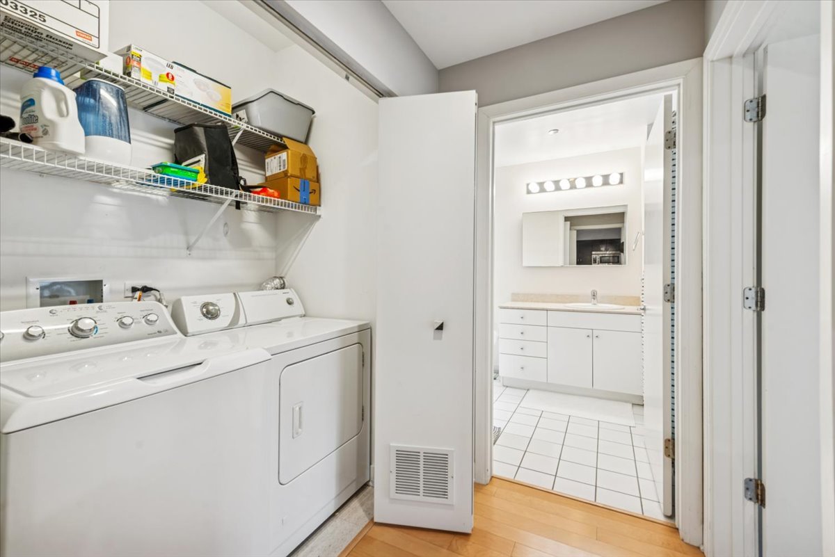 8 East Randolph Street, Unit 1806 Chicago, IL 60601 - Photo 14 of 17