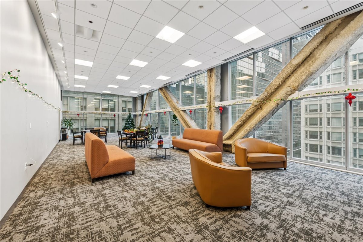 8 East Randolph Street, Unit 1806 Chicago, IL 60601 - Photo 16 of 17