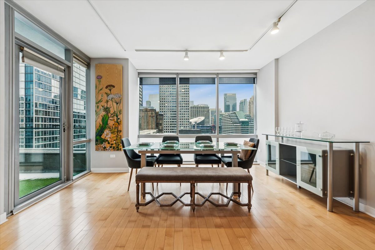 8 East Randolph Street, Unit 1806 Chicago, IL 60601 - Photo 4 of 17