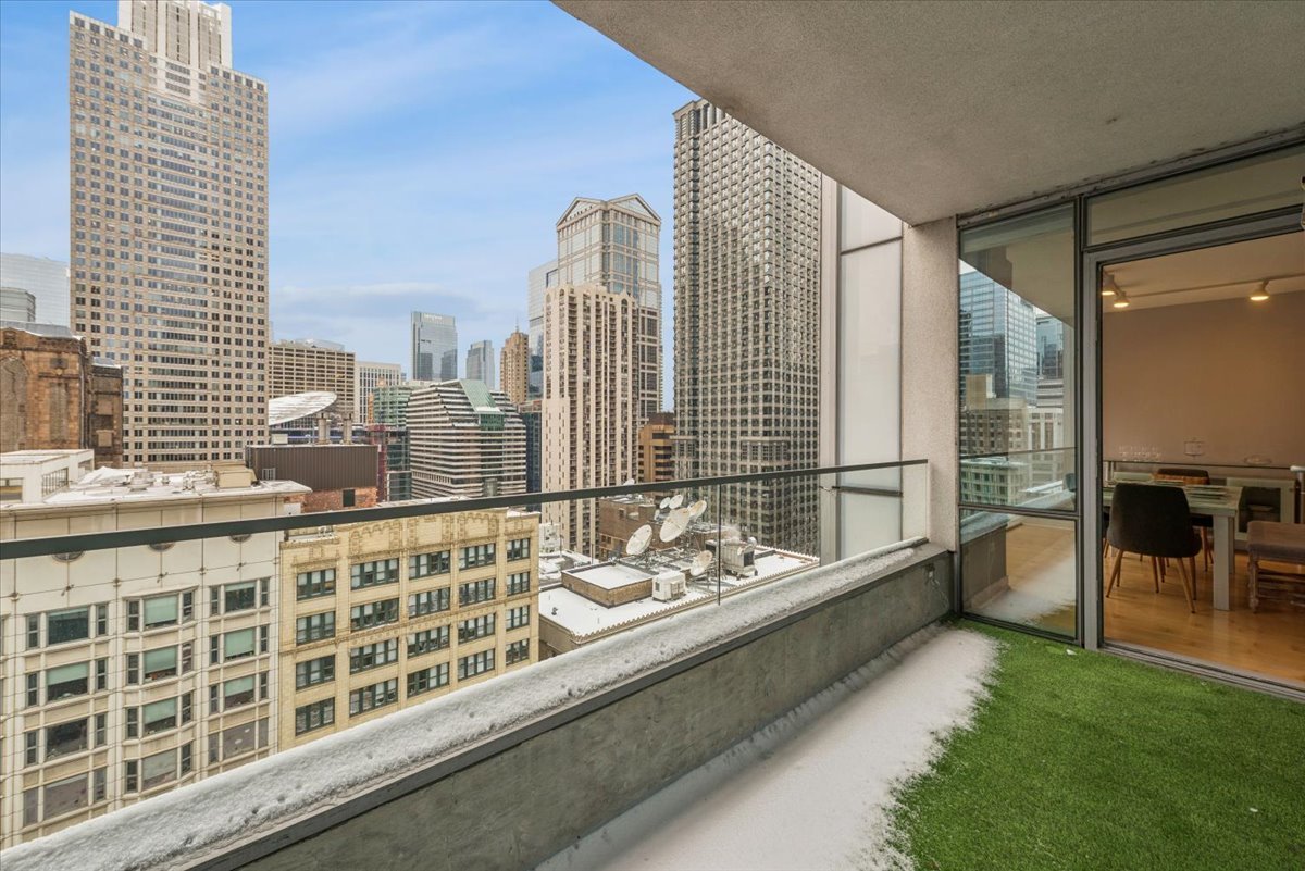 8 East Randolph Street, Unit 1806 Chicago, IL 60601 - Photo 5 of 17