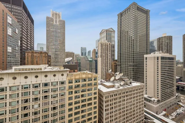 $2,400 | 8 East Randolph Street, Unit 1806, Chicago, IL 60601
