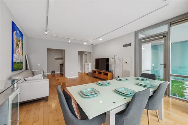 $2,400 | 8 East Randolph Street, Unit 1806, Chicago, IL 60601