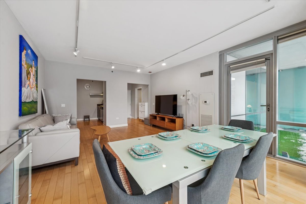 8 East Randolph Street, Unit 1806 Chicago, IL 60601 - Photo 8 of 17