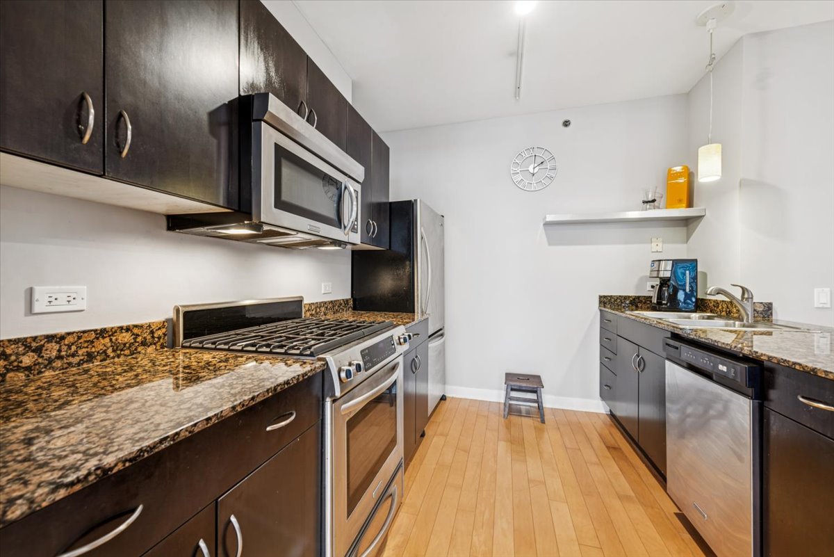 8 East Randolph Street, Unit 1806 Chicago, IL 60601 - Photo 10 of 17