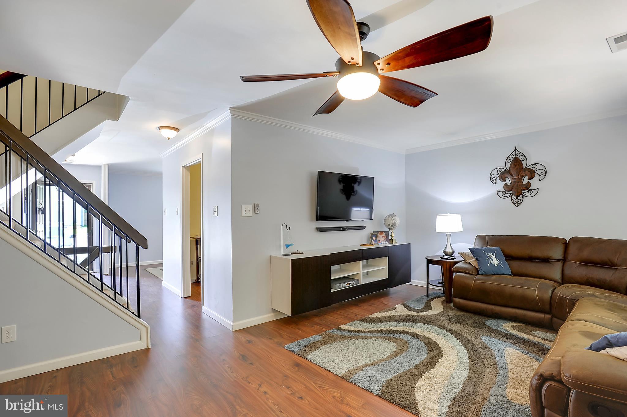 8731 Ridge Hollow Court Springfield, VA 22152 - Photo 3 of 28 Living Room