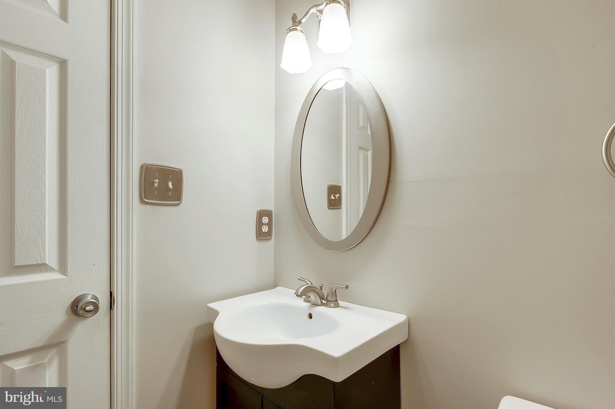 8731 Ridge Hollow Court Springfield, VA 22152 - Photo 22 of 28 Bath