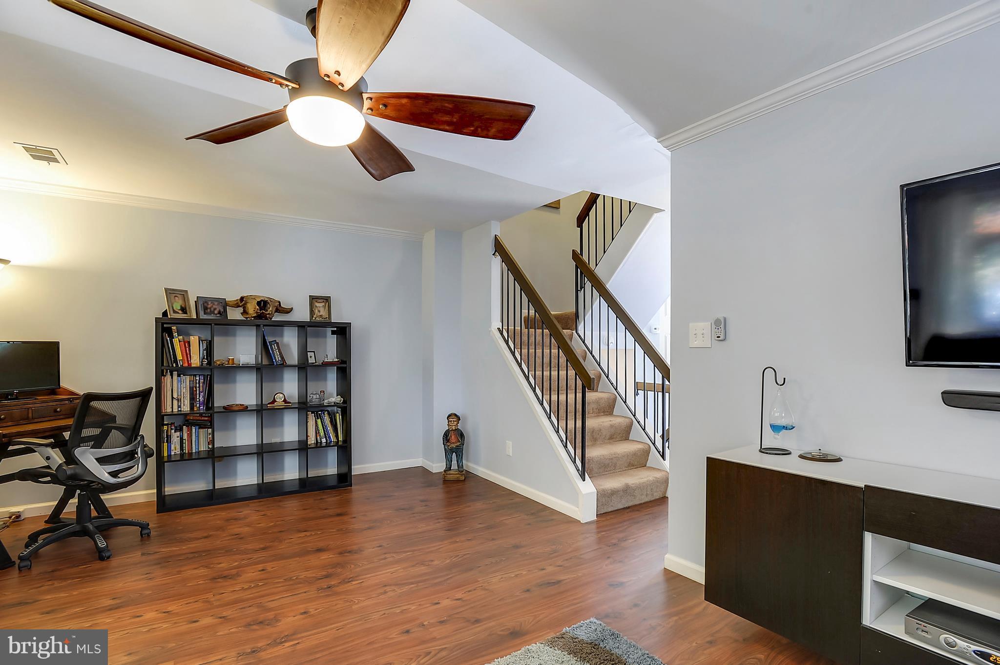 8731 Ridge Hollow Court Springfield, VA 22152 - Photo 4 of 28 Living Room