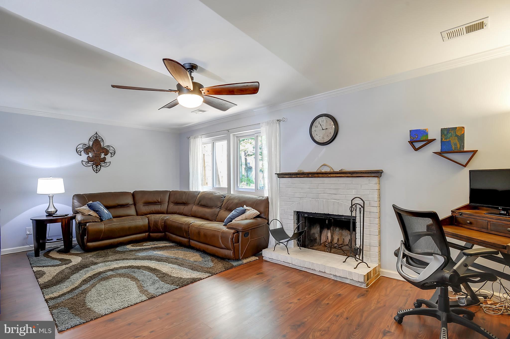 8731 Ridge Hollow Court Springfield, VA 22152 - Photo 5 of 28 Living Room