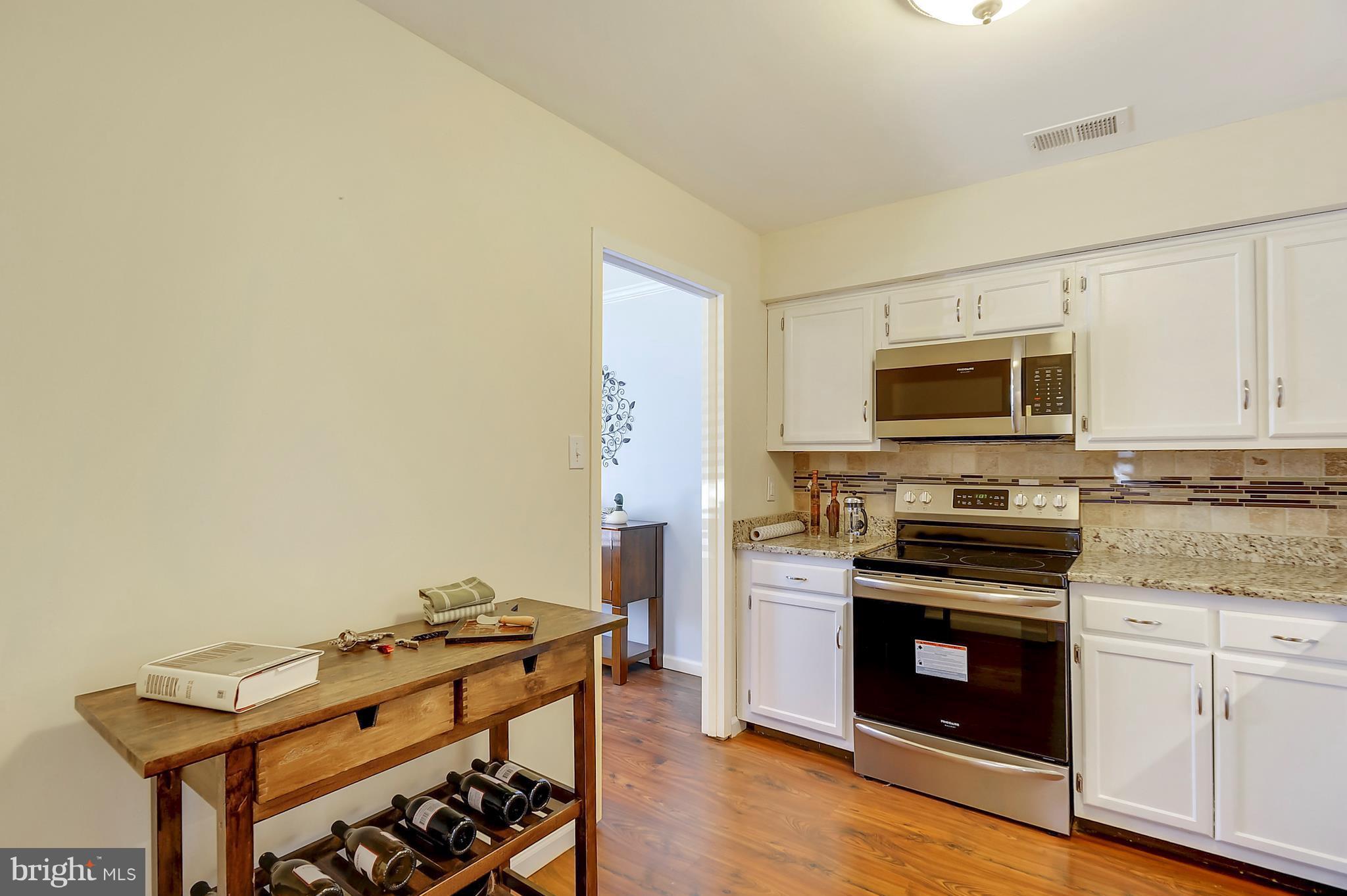 8731 Ridge Hollow Court Springfield, VA 22152 - Photo 9 of 28 Kitchen