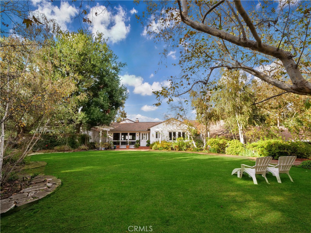 31 Portuguese Bend Road Rolling Hills, CA 90274 - Photo 1 of 1 Front lawn