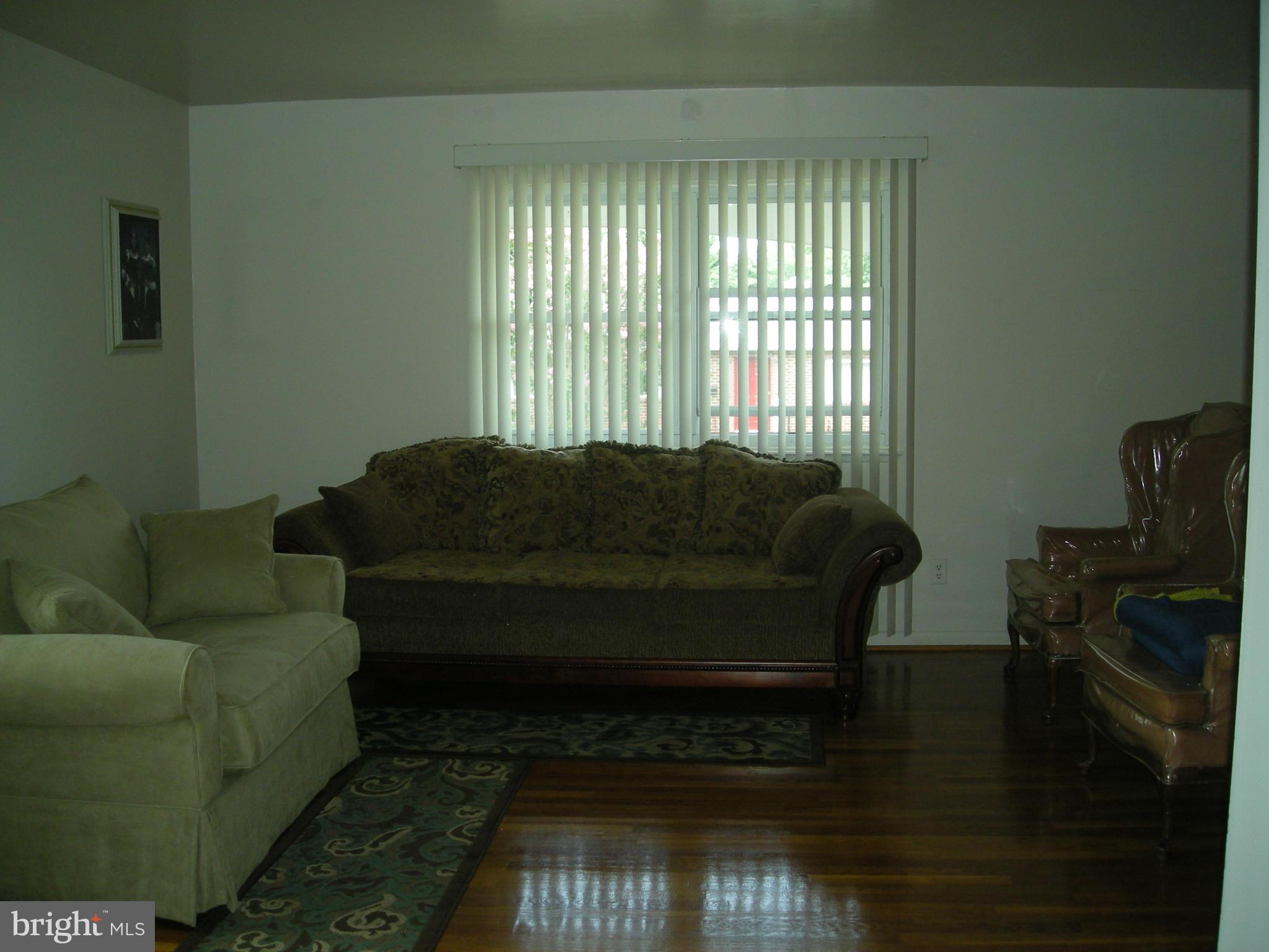 6715 Longhill Road Baltimore, MD 21207 - Photo 3 of 13 Living Room