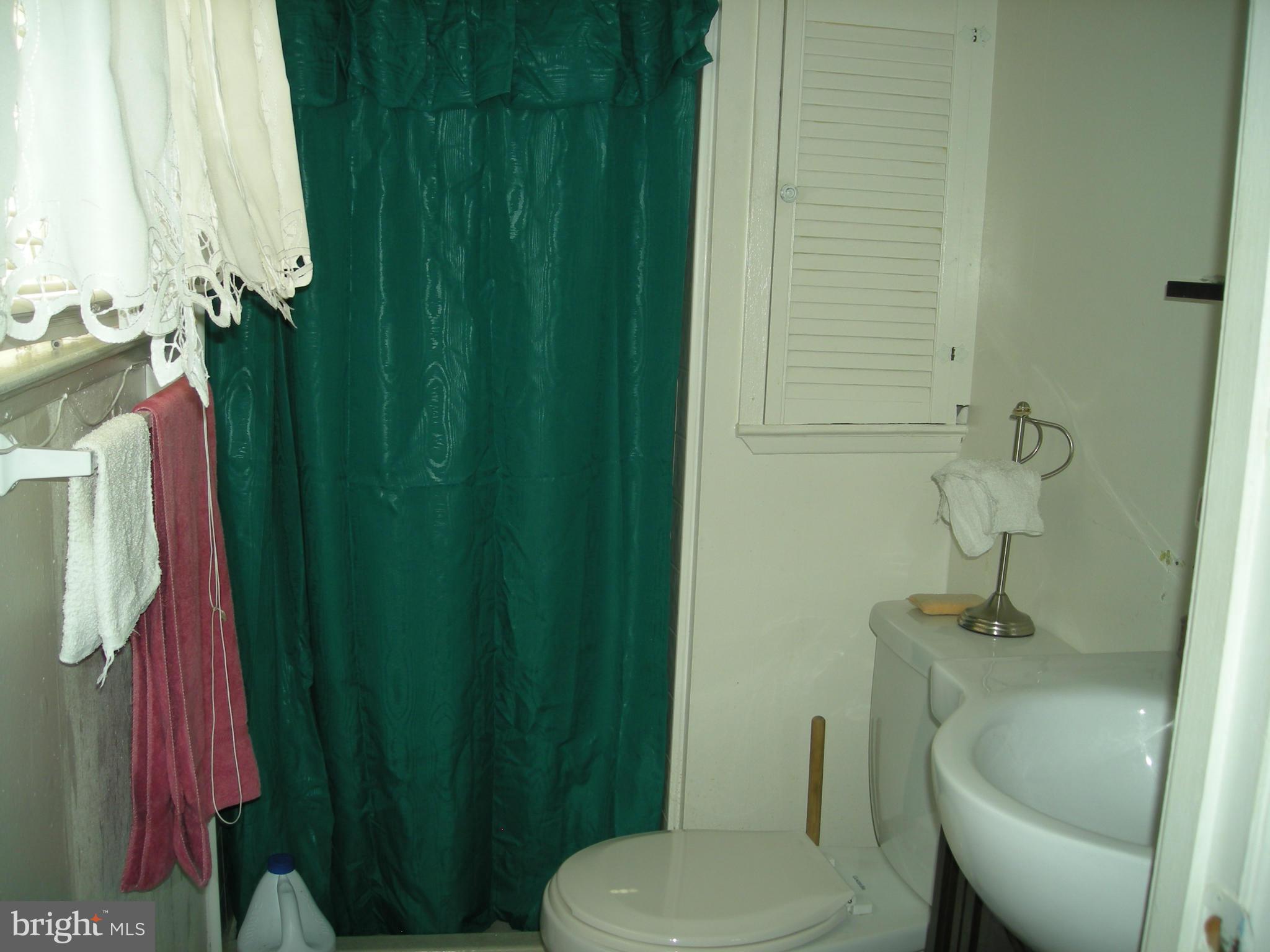 6715 Longhill Road Baltimore, MD 21207 - Photo 8 of 13 Bath