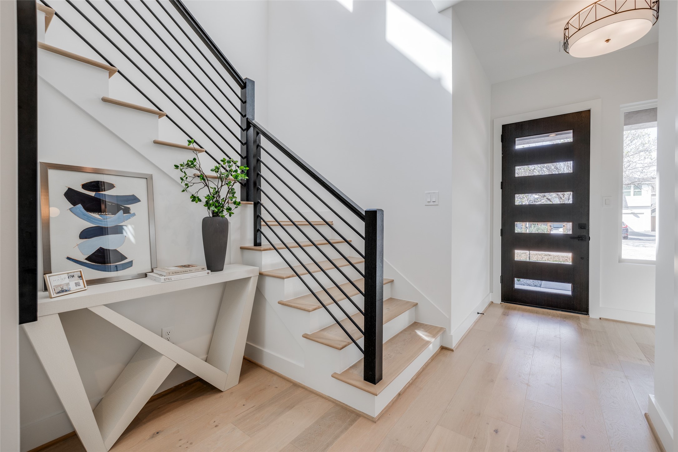 1306 Crocker Street Houston, TX 77019 - Photo 13 of 48 an entryway with a workspace