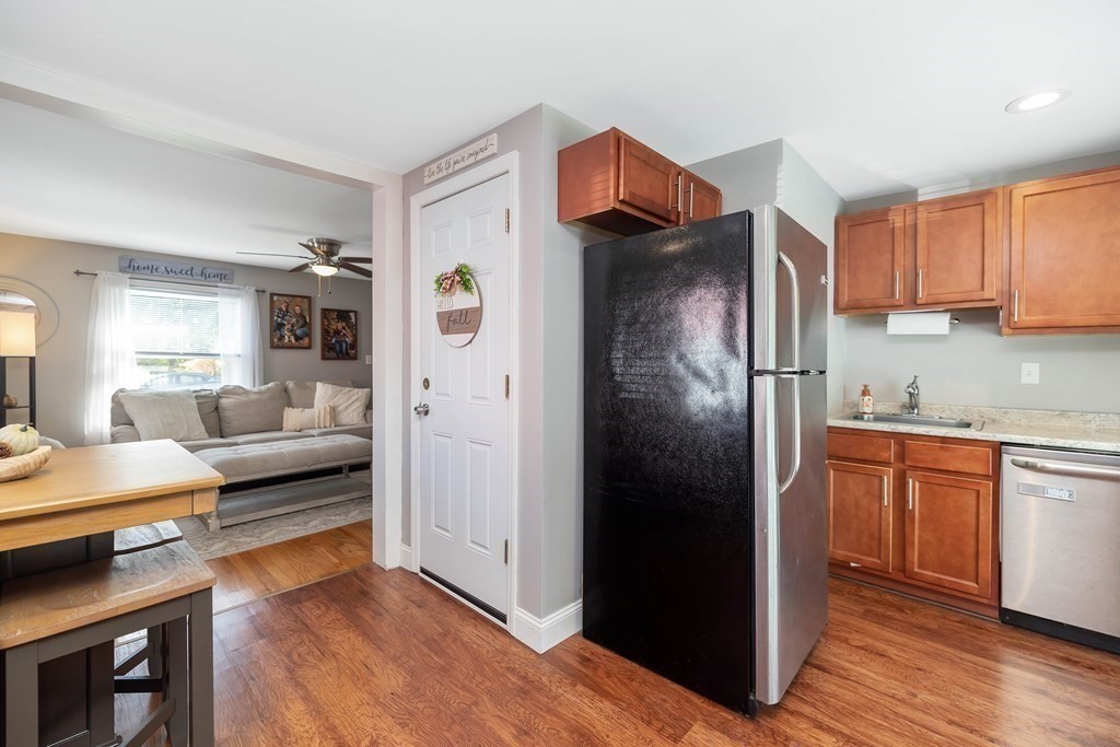 94 Webber Street Springfield, MA 01108 - Photo 10 of 37