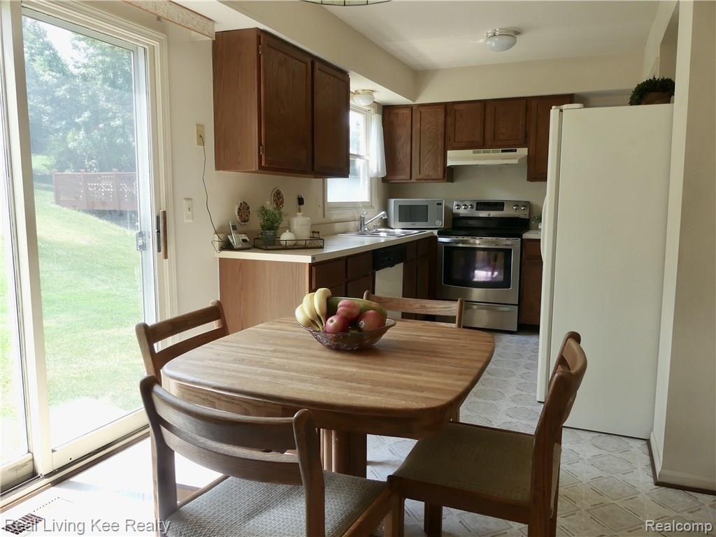 342 Whitney Drive Rochester Hills, MI 48307 - Photo 8 of 28