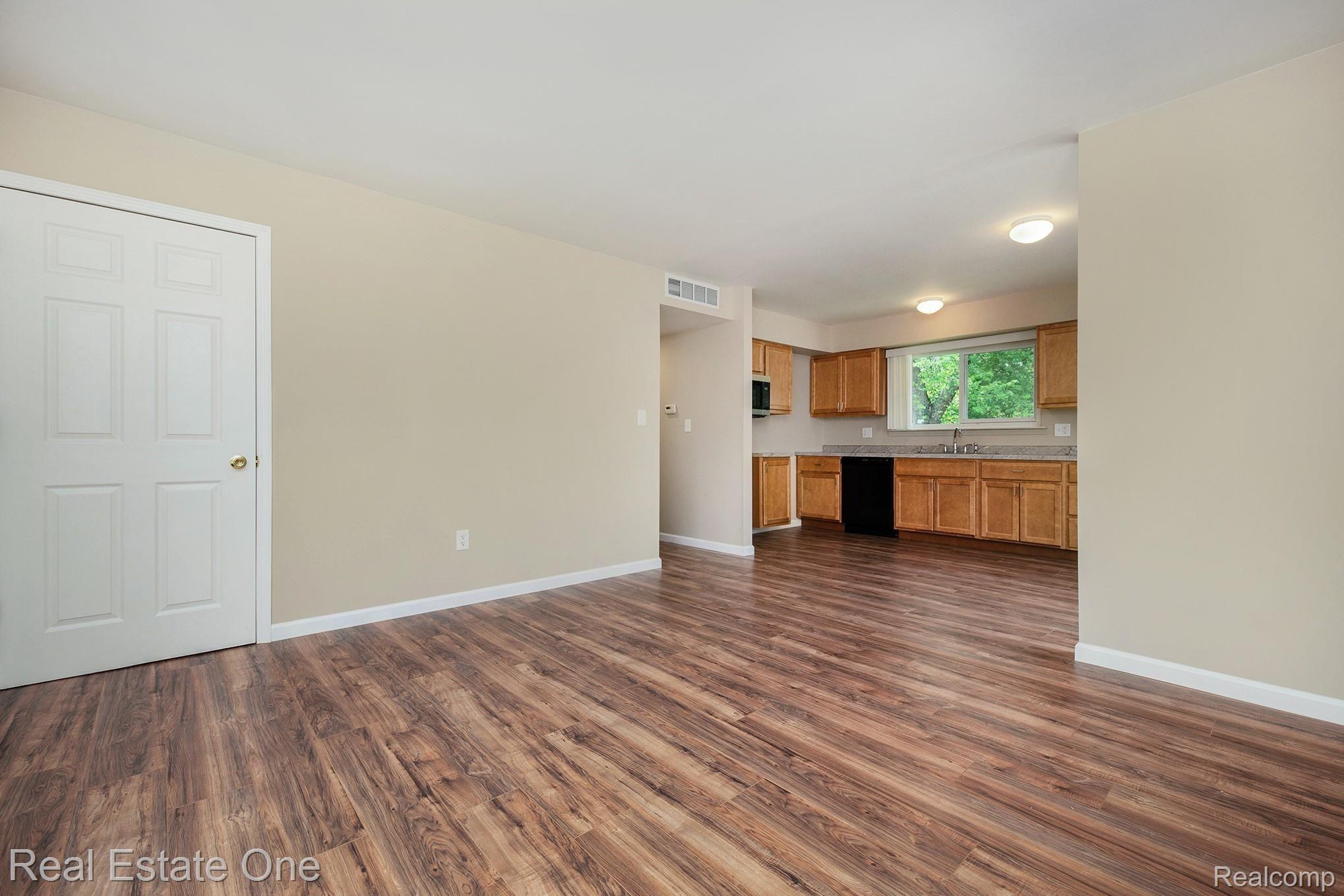 15718 Springhill Street Romulus, MI 48174 - Photo 9 of 29 DSC01406.jpg